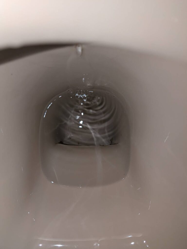 トイレの頑固な尿石・黒ずみを徹底洗浄｜ハウスクリーニング施工事例